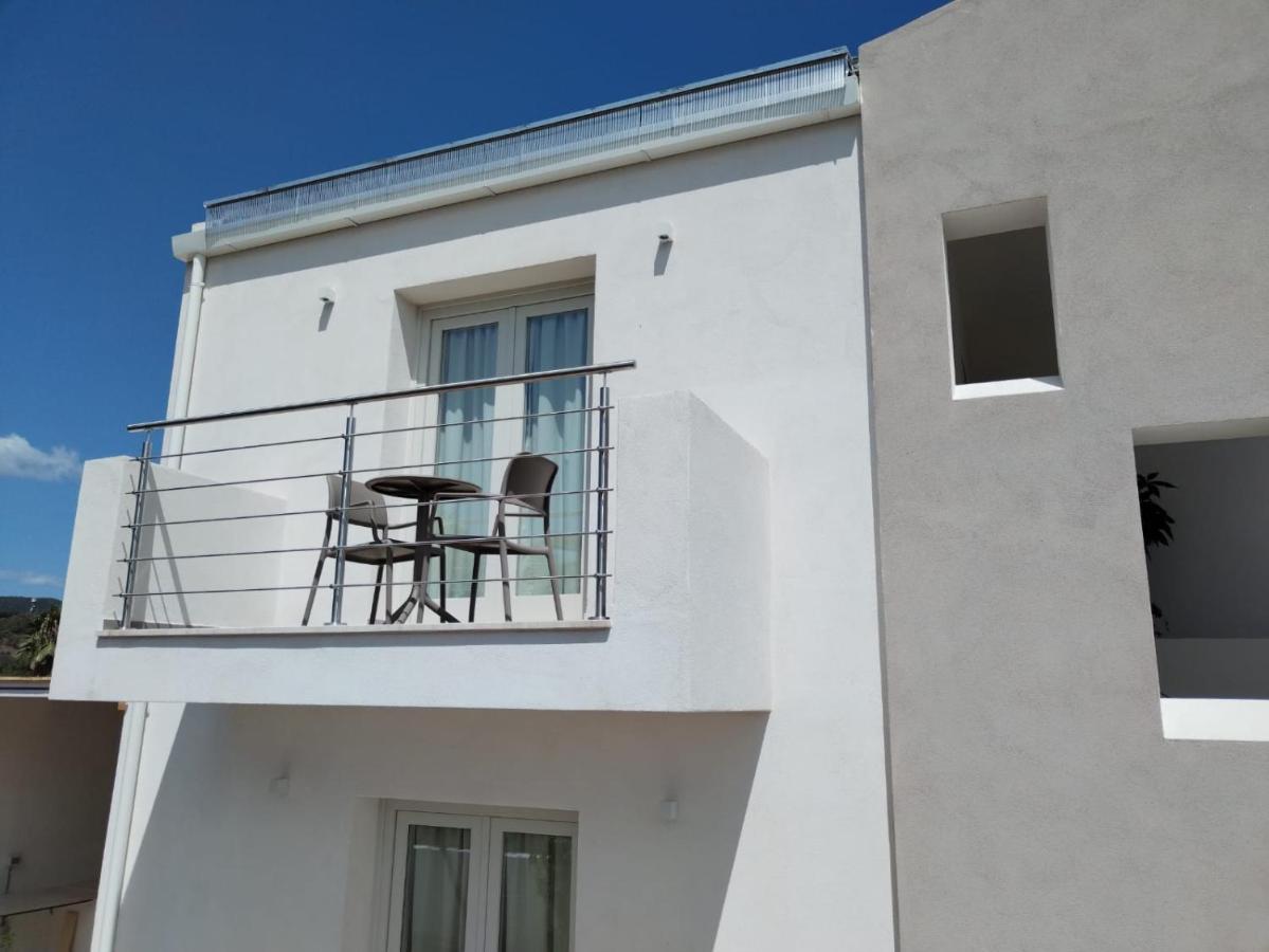 Villa Est Сан Теодоро Екстериор снимка