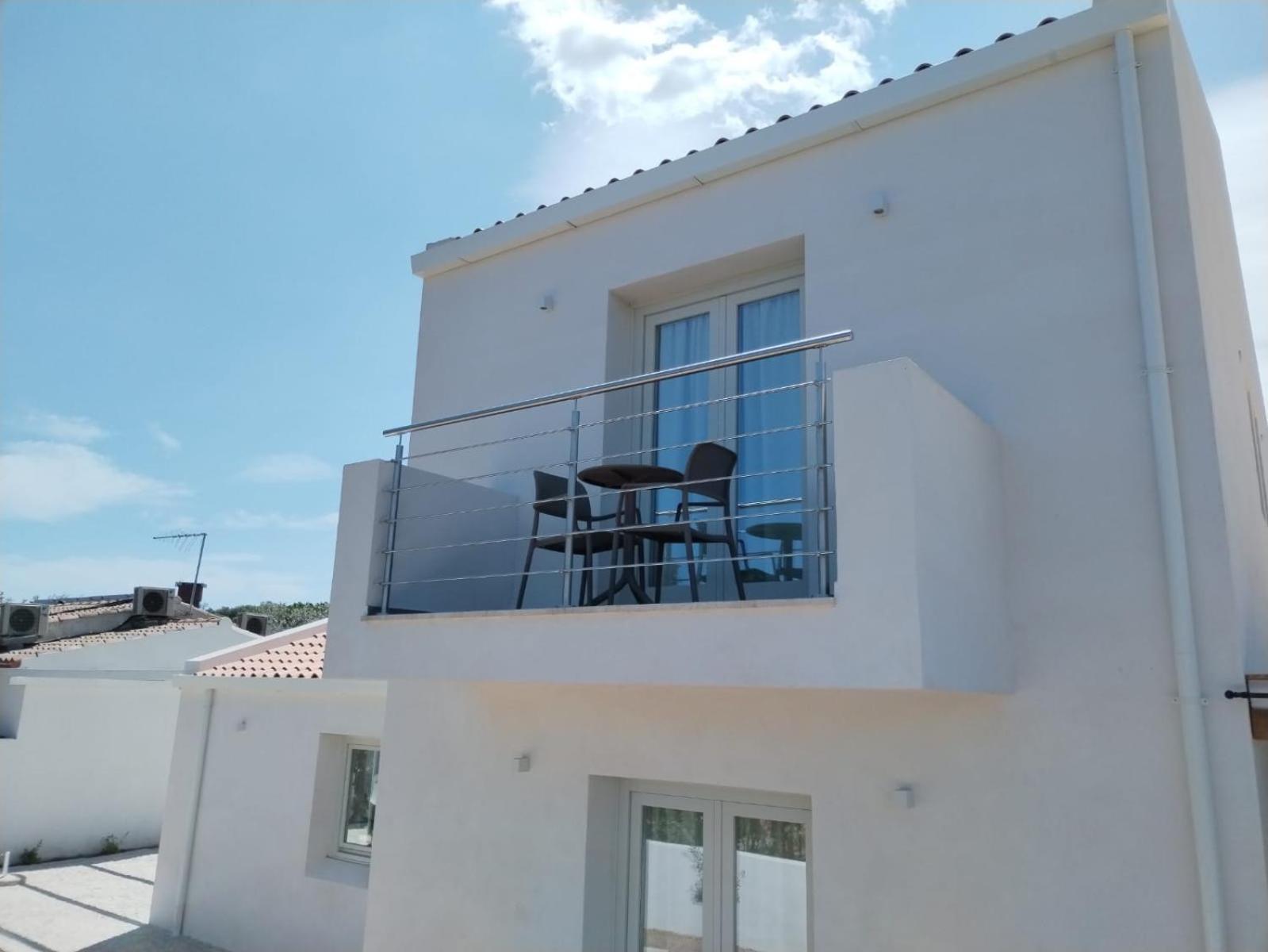 Villa Est Сан Теодоро Екстериор снимка