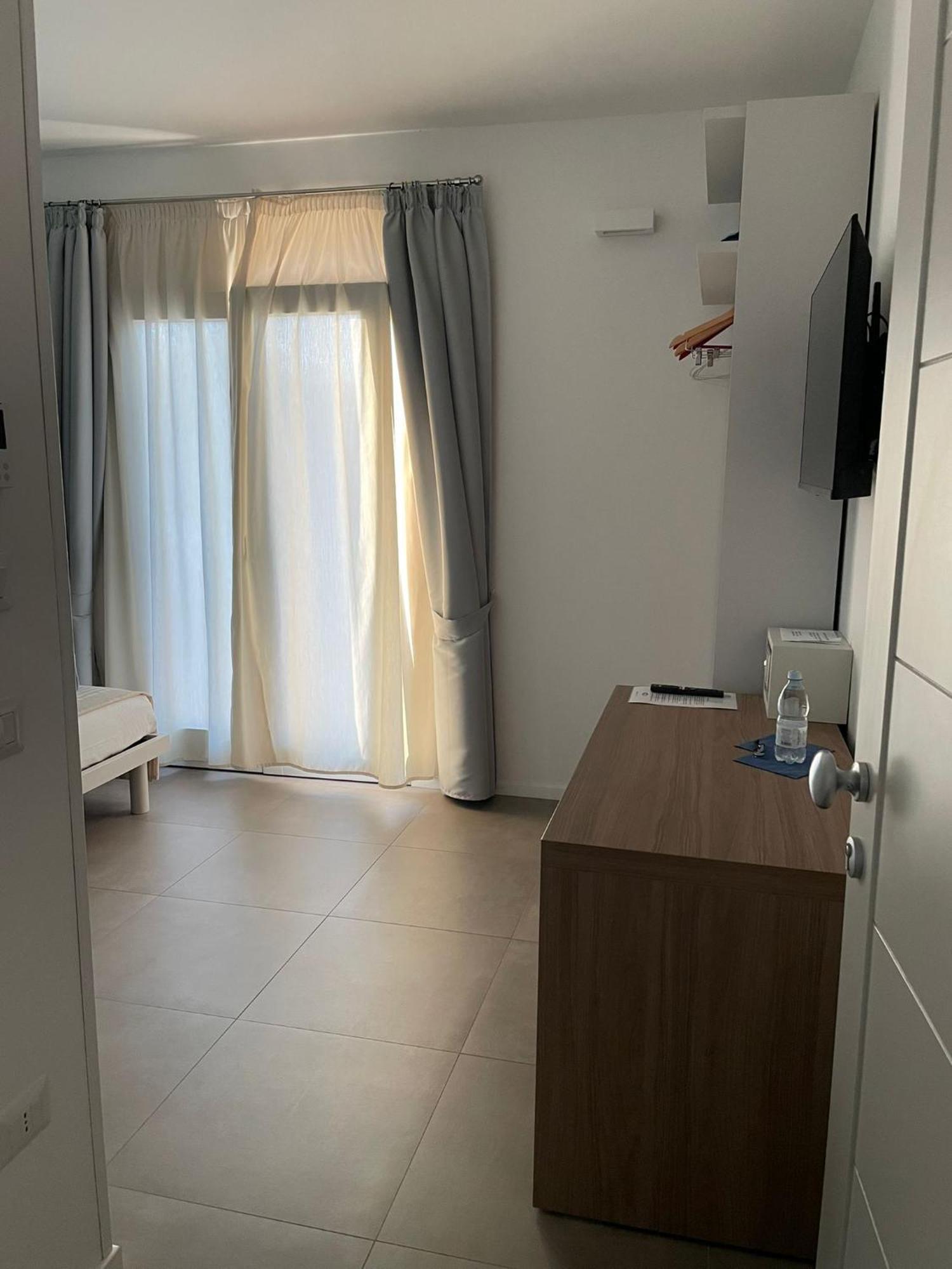 Villa Est Сан Теодоро Екстериор снимка